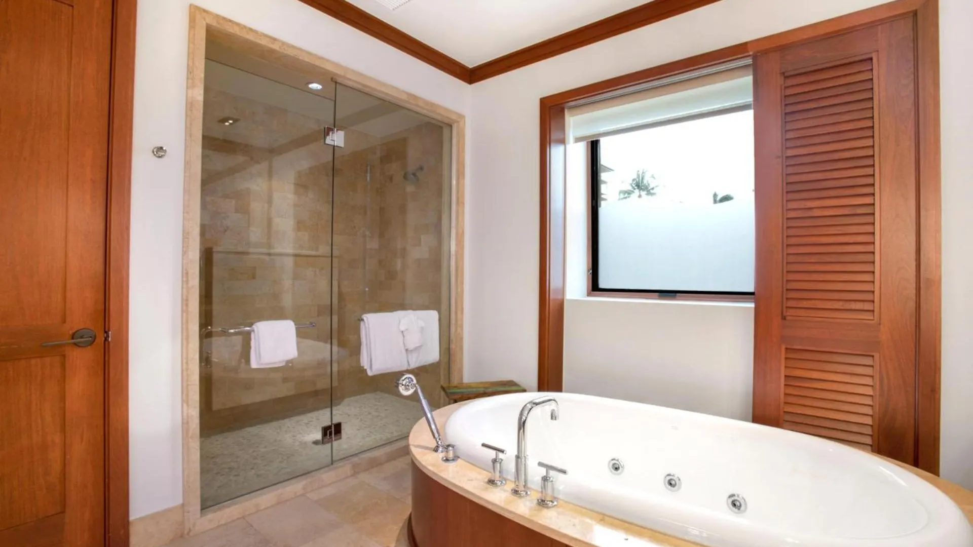 Kbm Resorts Free Car Anuenue At Montage Kapalua Bay Oceanfront Villa Pool Beach Access 0*,  Stany Zjednoczone Ameryki